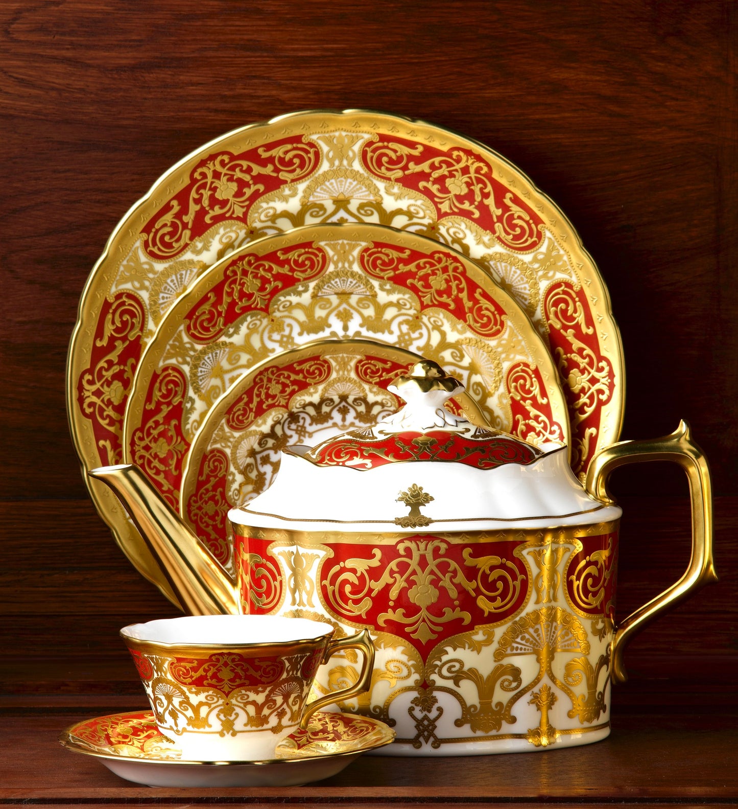 Royal Crown Derby Heritage Red and Cream Teapot (1650ml) – alternate official product image