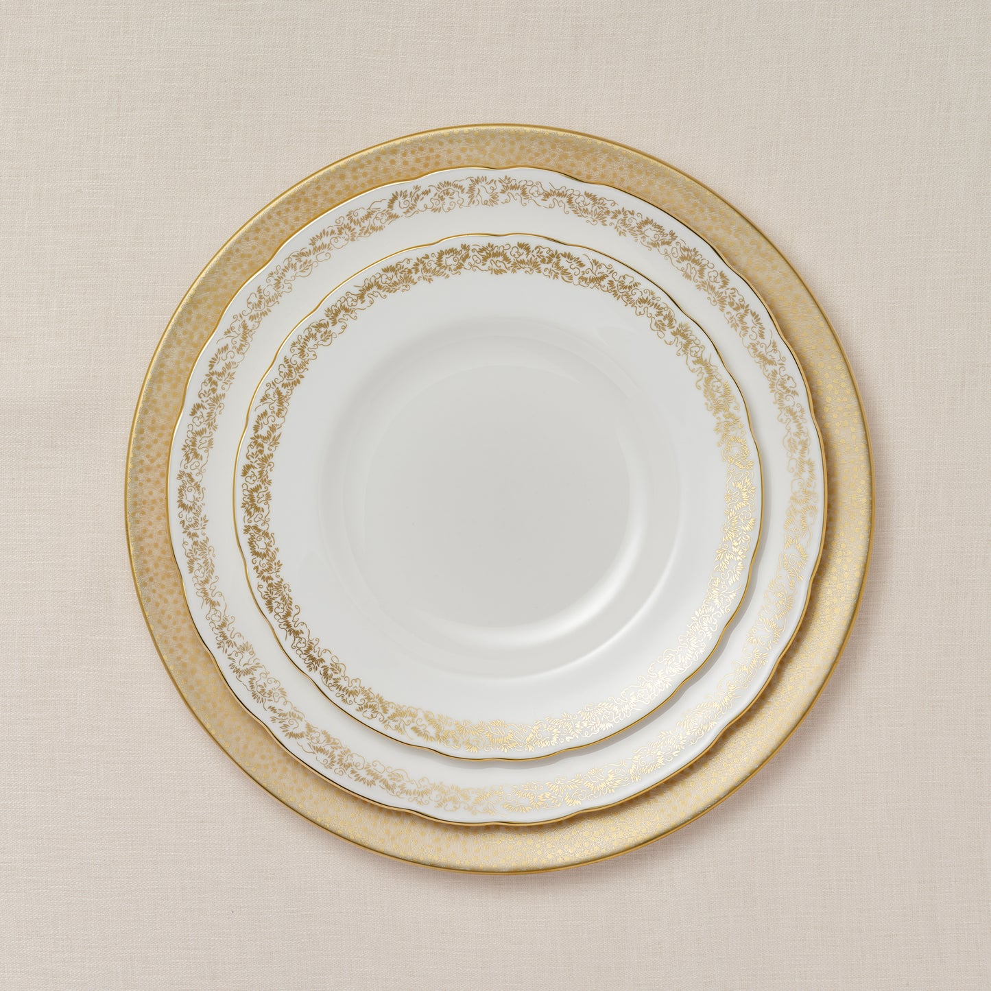 Royal Crown Derby Aves Gold Narrow Band Rim Soup Bowl (21cm) – alternate official product image