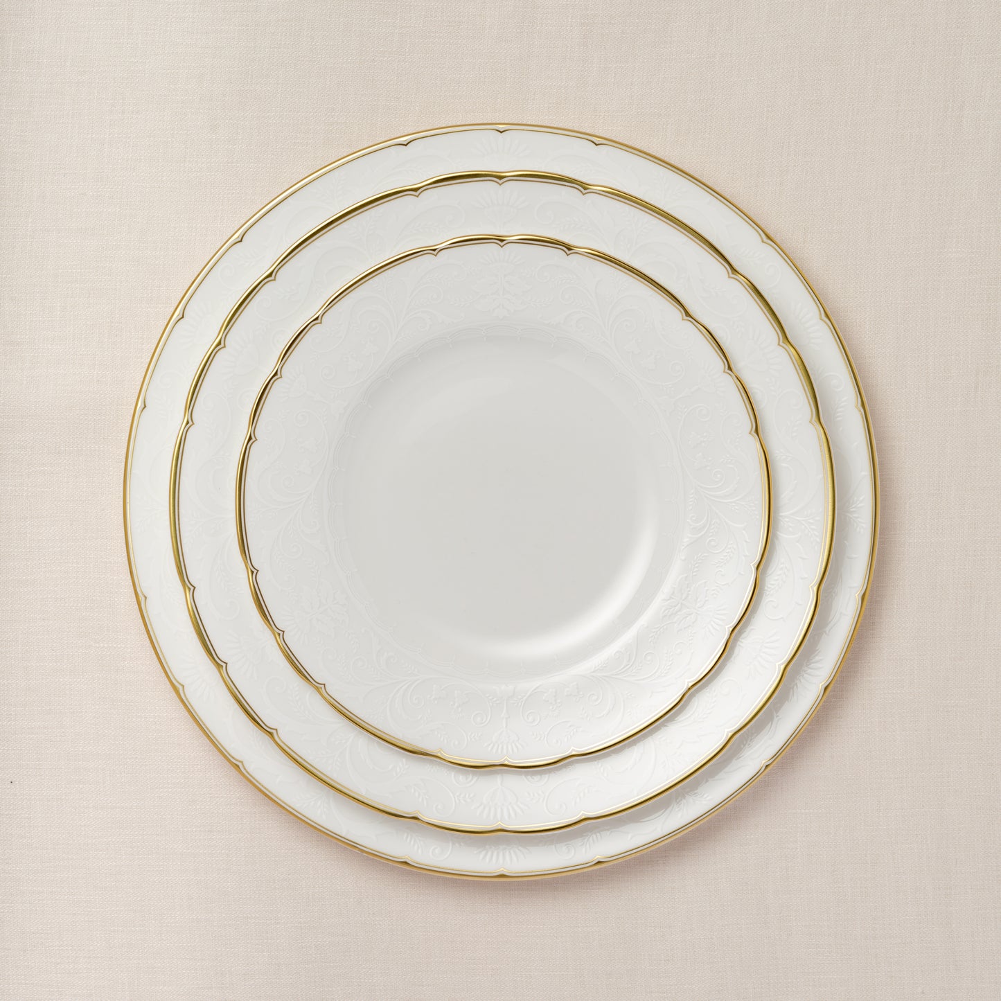 Royal Crown Derby Darley Abbey Pure Gold Three Tier Cake Stand (34cm) – alternate official product image