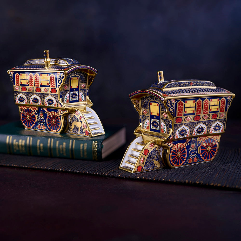 Royal Crown Derby Old Imari Solid Gold Band Vardo – alternate official product image