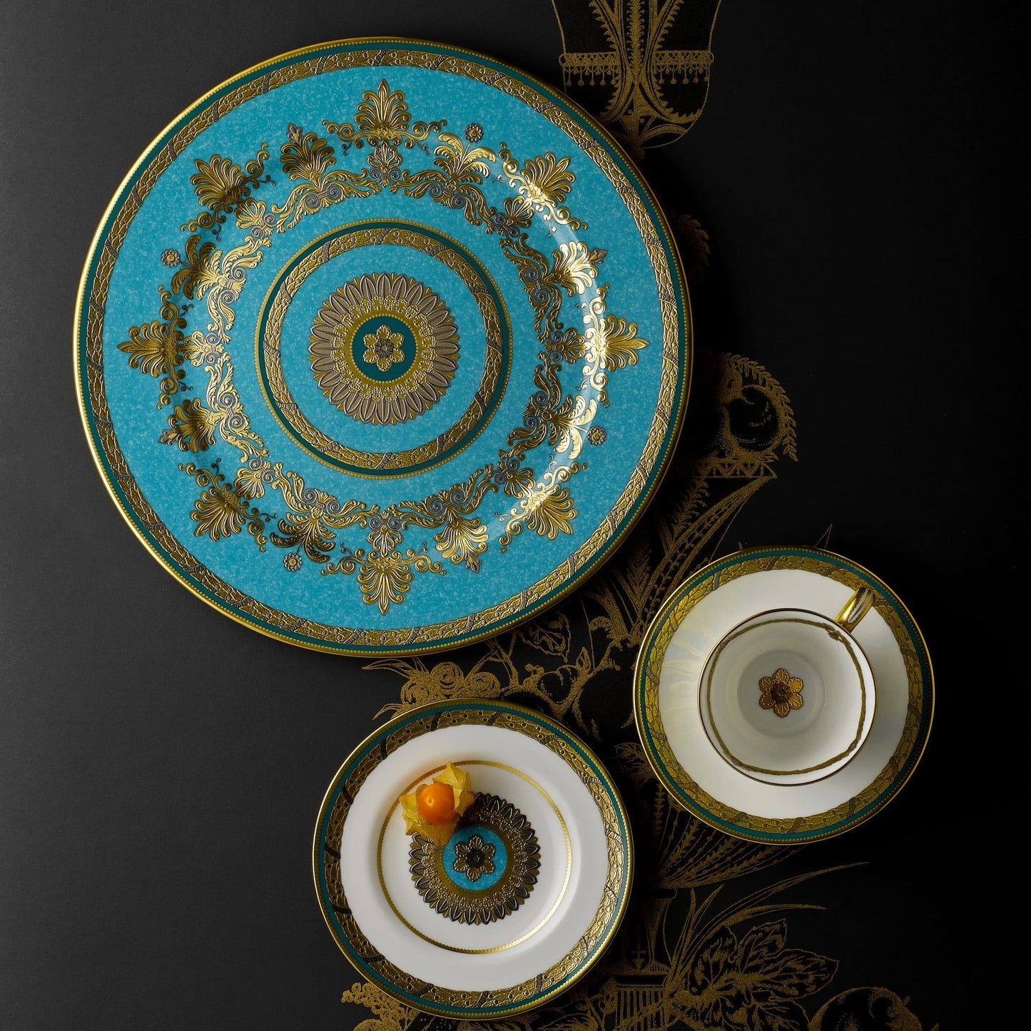 Royal Crown Derby Turquoise Palace Covered Vegetable Dish (1820ml) – alternate official product image