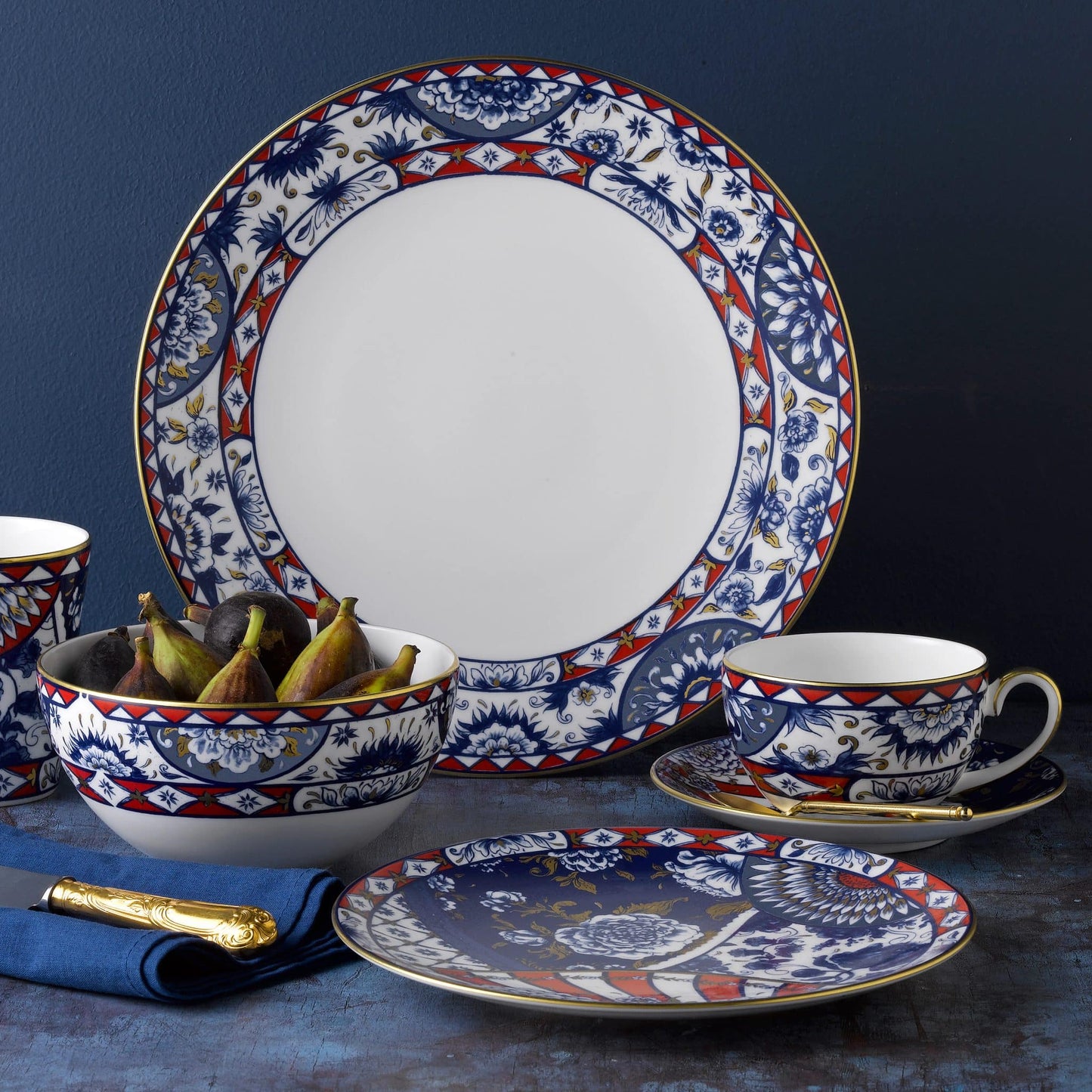 Royal Crown Derby Victorias Garden Blue and Red Salad Plate (21cm) – official product image