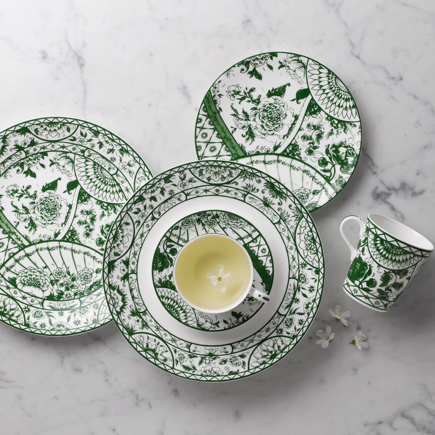 Royal Crown Derby Victorias Garden Green Salad Plate (21cm) – official product image