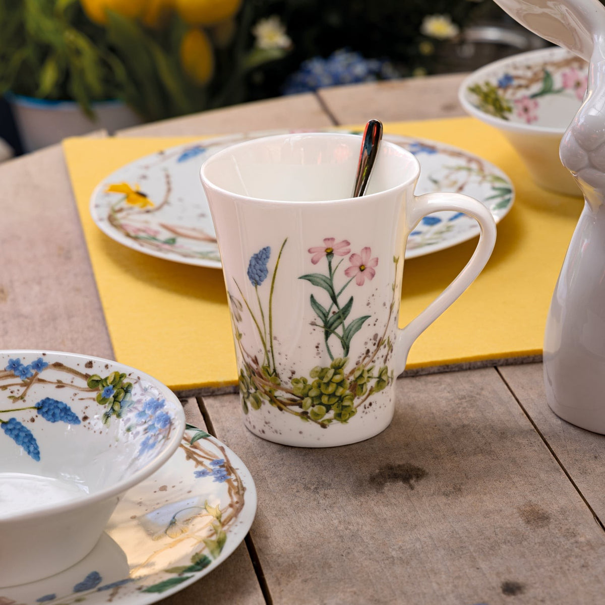 Hutschenreuther Nora Sweet Easter Mug with handle – alternate official product image