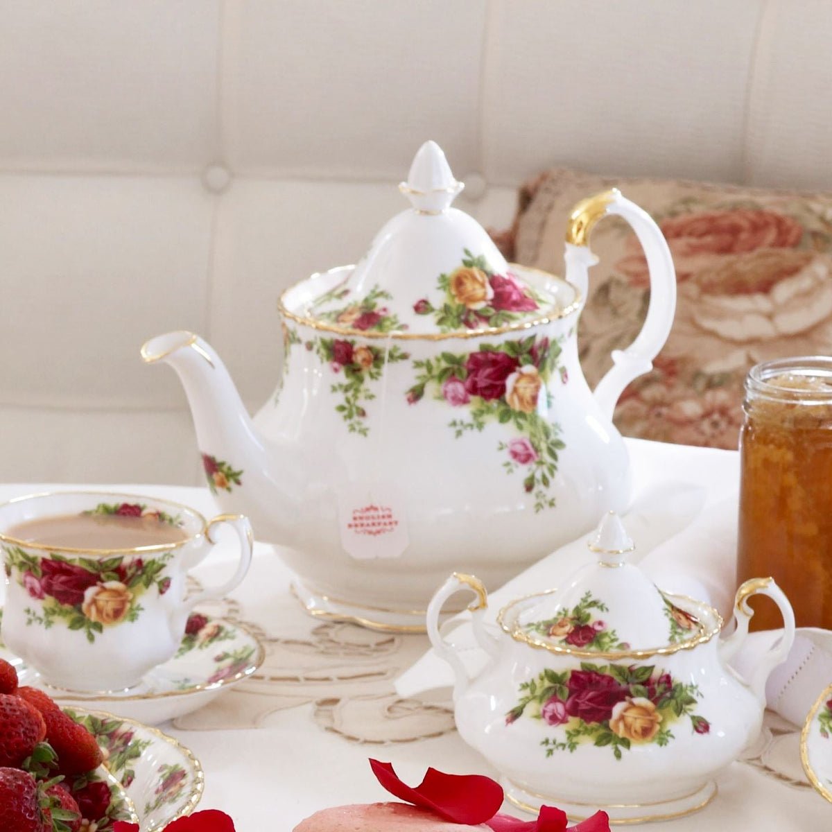 Royal Albert Old Country Roses Large Teapot – detail view 3