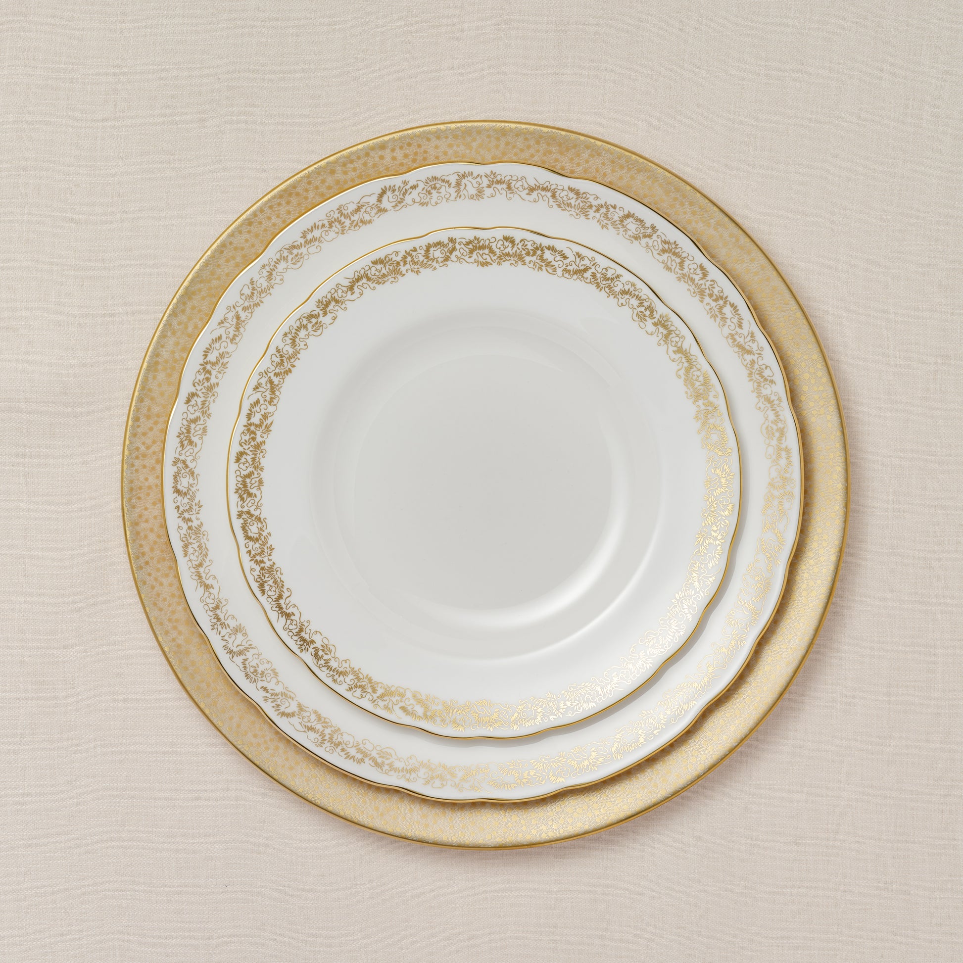 Royal Crown Derby Aves Gold Narrow Band Salad Plate (21cm) – alternate official product image