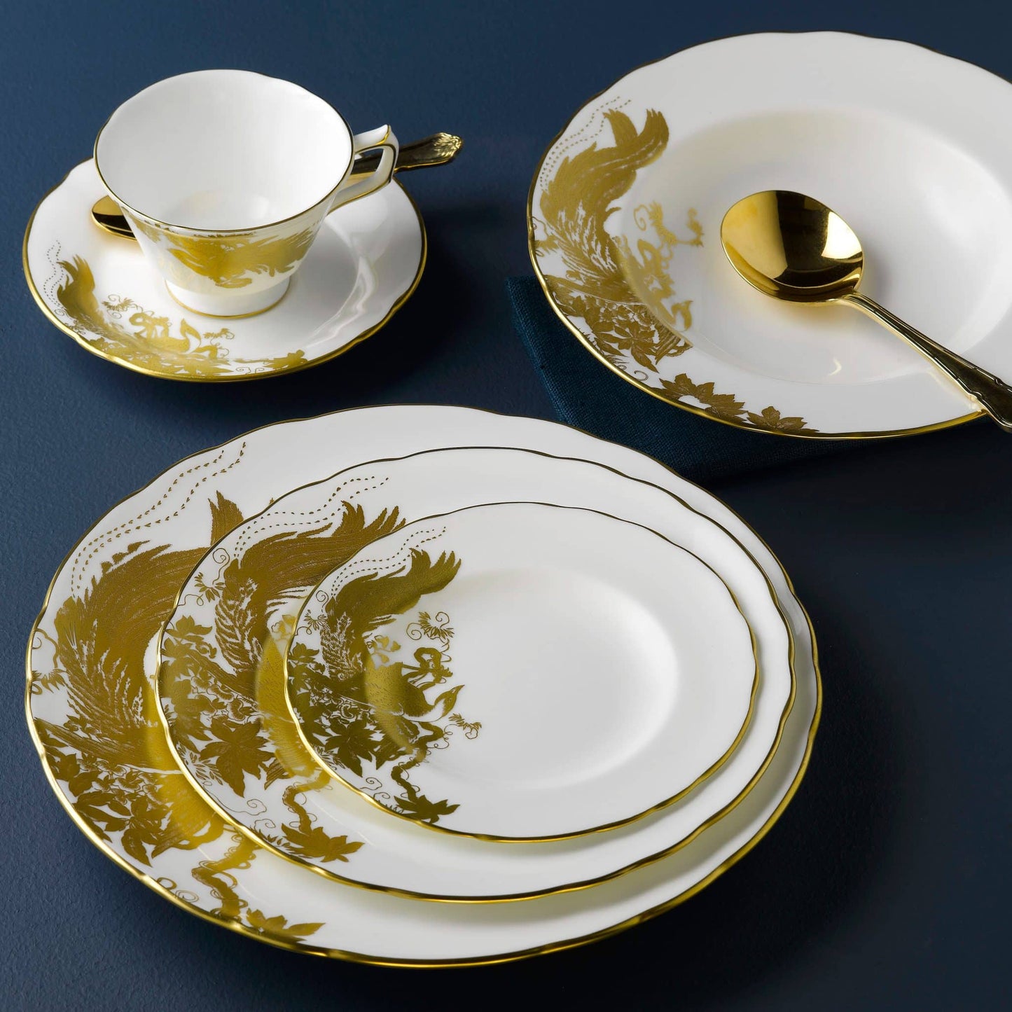 Royal Crown Derby Aves Gold Motif Rim Soup Bowl (21cm) – alternate official product image