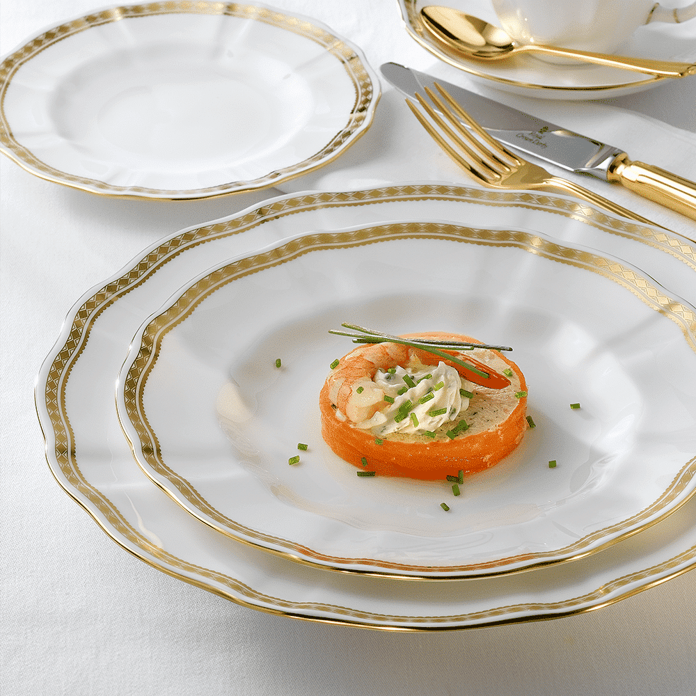 Royal Crown Derby Carlton Gold Salad Plate (21cm) – alternate official product image