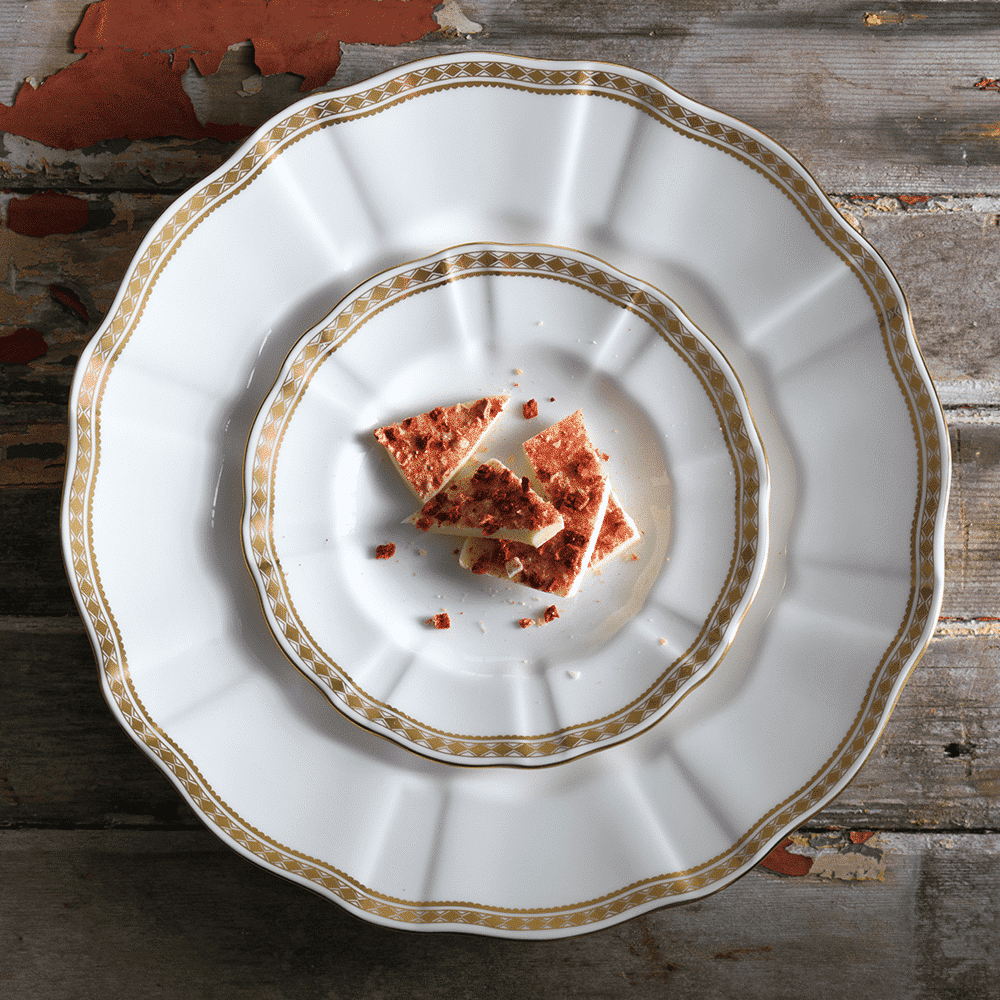 Royal Crown Derby Carlton Gold Dinner Plate (27cm) – alternate official product image