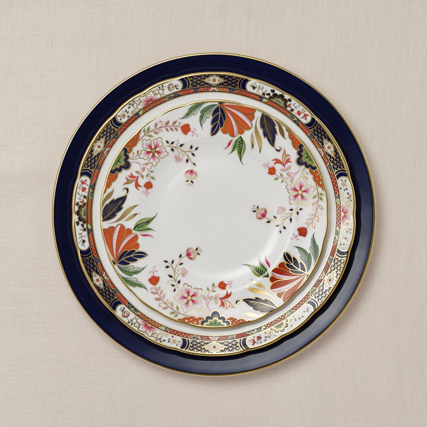 Royal Crown Derby Chelsea Garden Fleur Accent Plate (21cm) – alternate official product image
