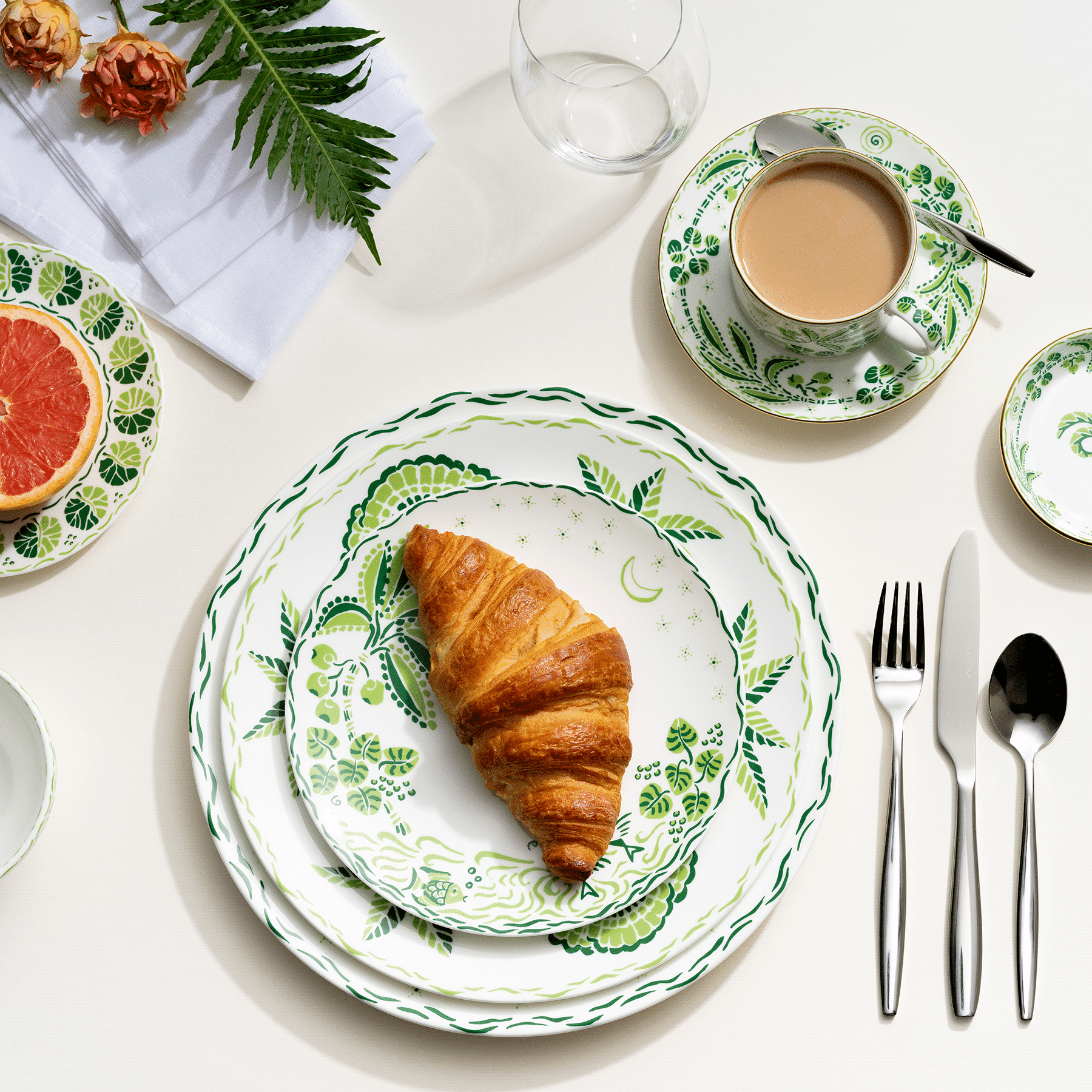 Royal Crown Derby Cobblers Cove Calypso Salad Plate (21cm) – alternate official product image
