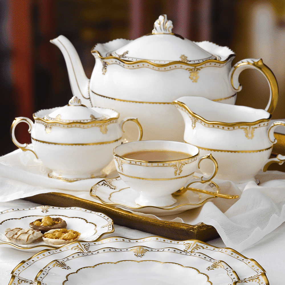Royal Crown Derby Elizabeth Gold Cream Jug (425ml) – alternate official product image
