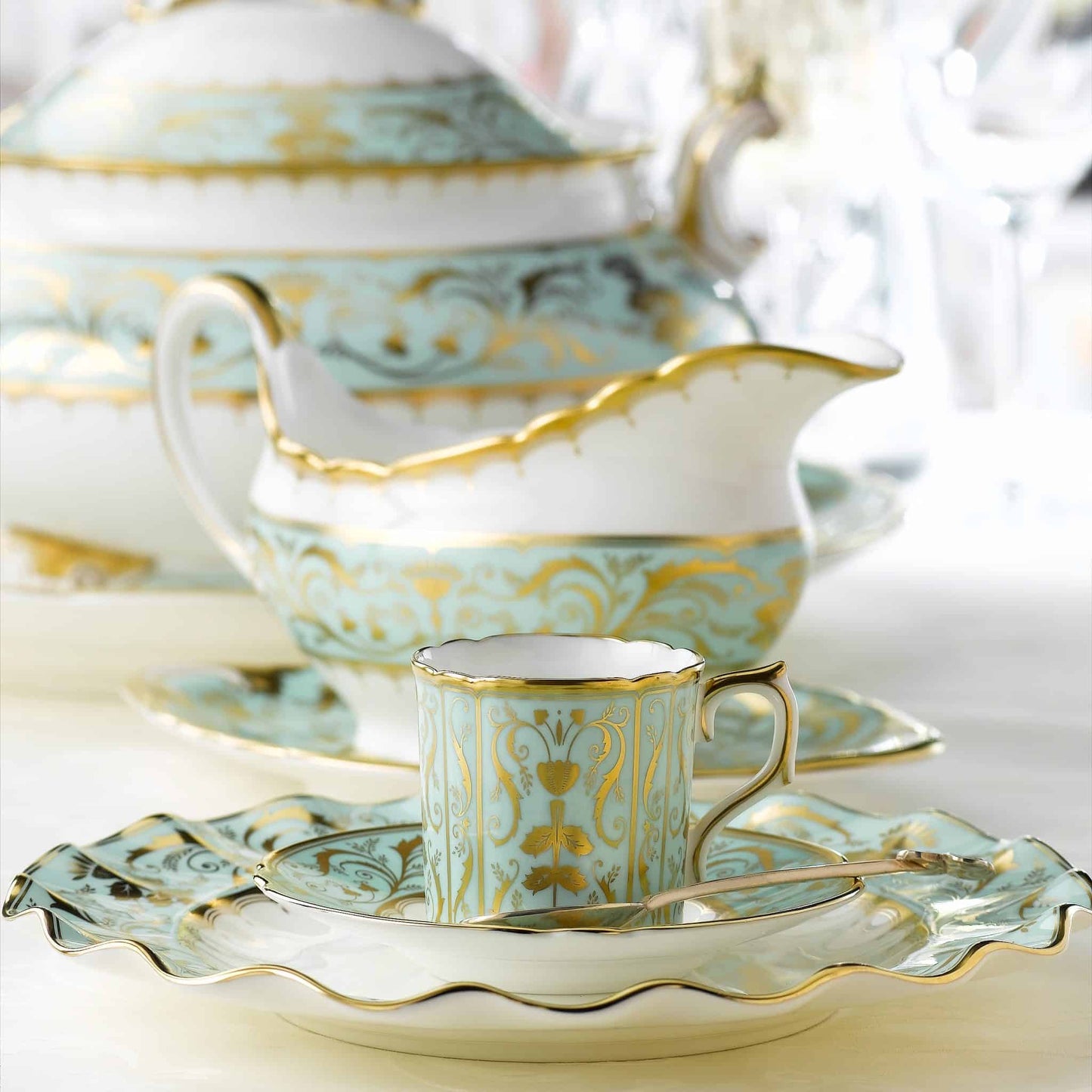 Royal Crown Derby Darley Abbey Soup Tureen (3700ml) – alternate official product image