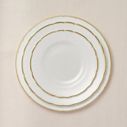 Royal Crown Derby Darley Abbey Pure Gold Covered Vegetable Dish (1700ml) – alternate official product image