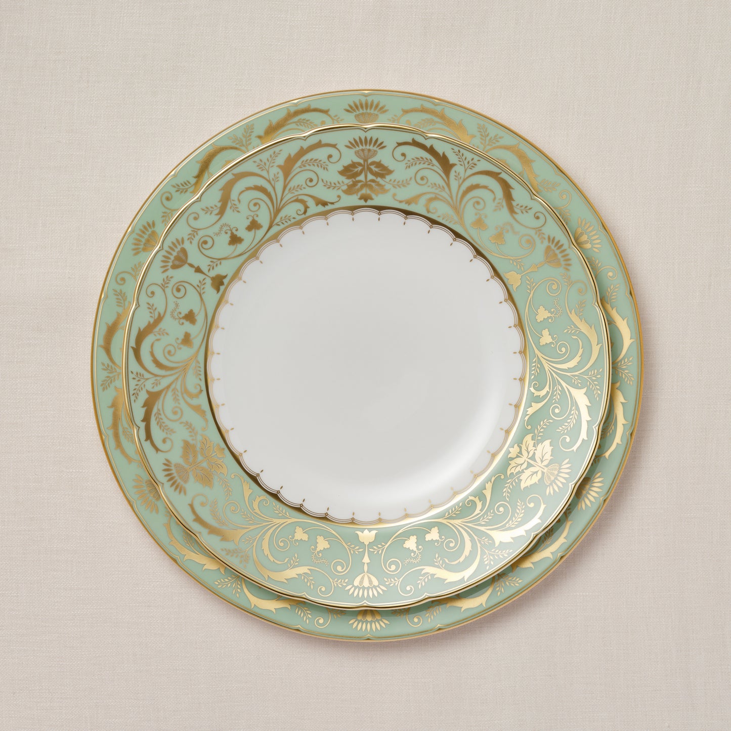Royal Crown Derby Darley Abbey Salad Bowl (2000ml) – alternate official product image
