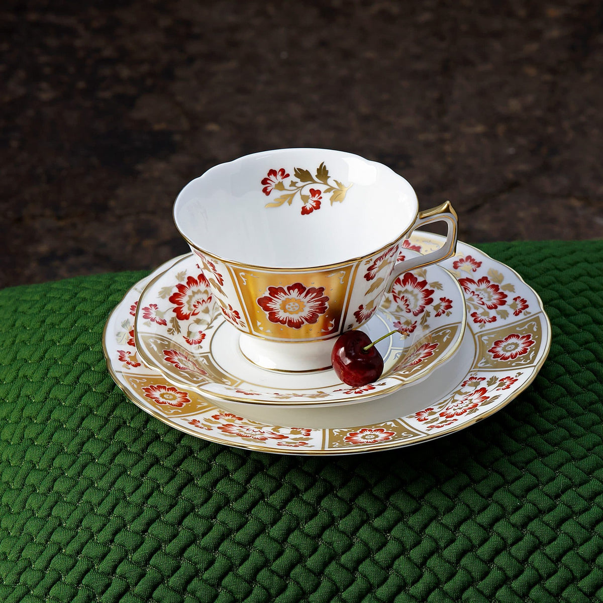 Royal Crown Derby Derby Panel Red Sauce Boat Stand (21cm) – alternate official product image