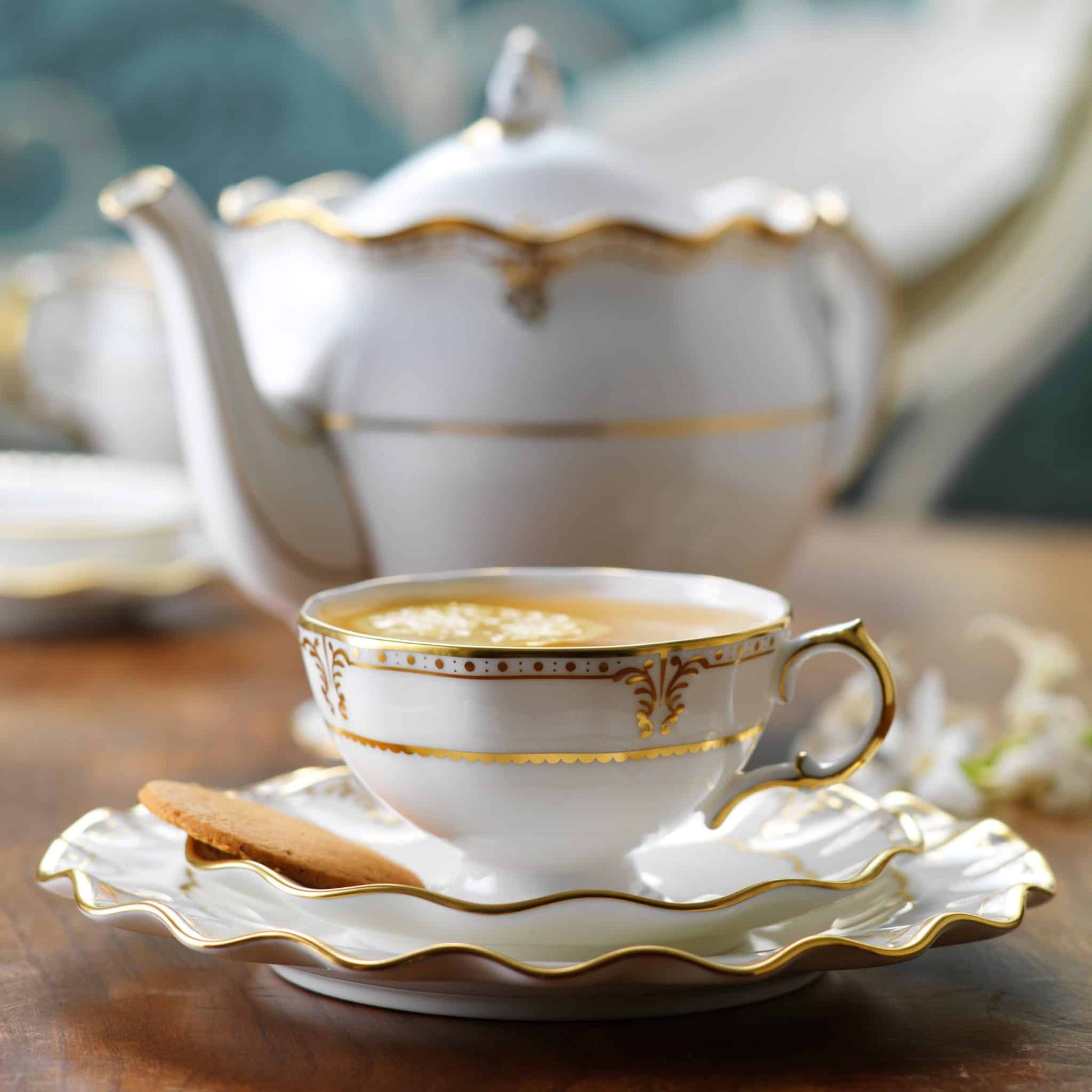 Royal Crown Derby Elizabeth Gold Teacup (220ml) – alternate official product image