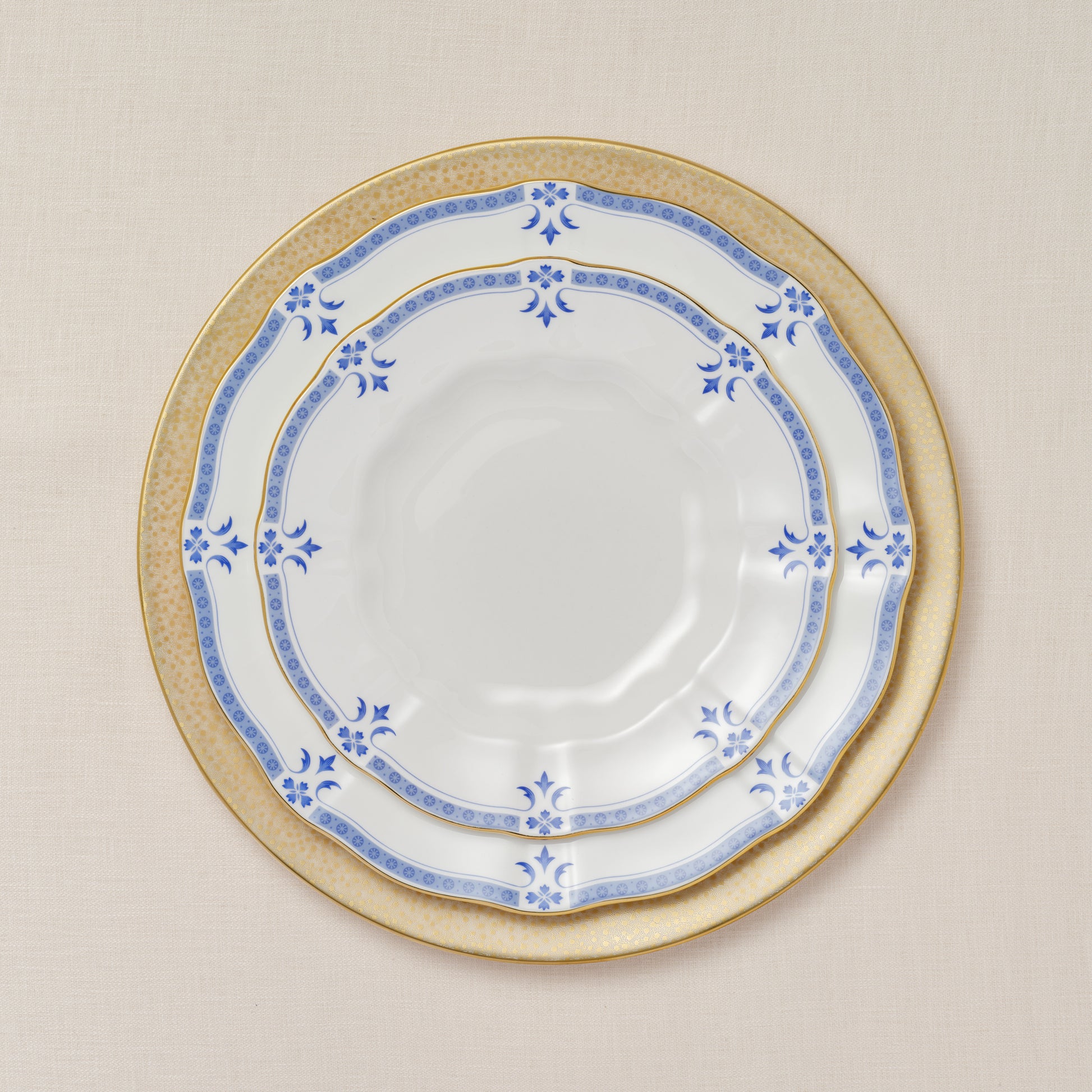 Royal Crown Derby Grenville Teapot (1600ml) – alternate official product image