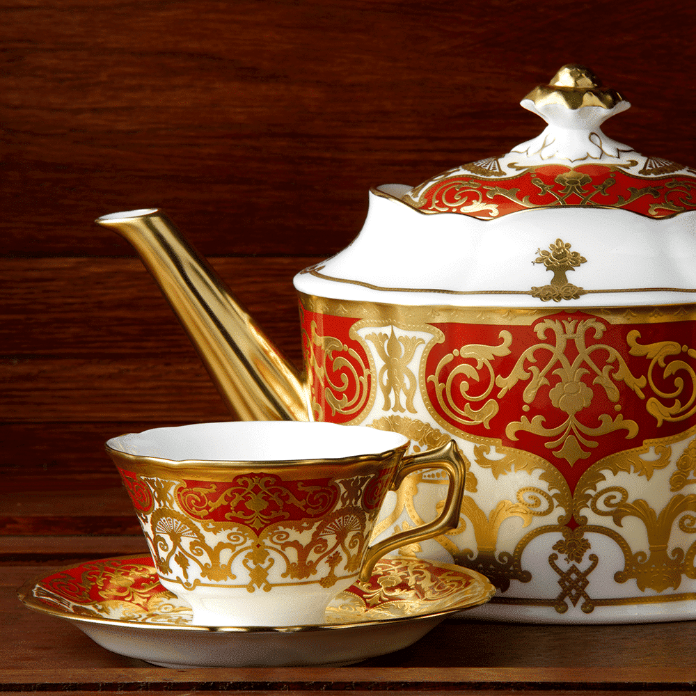 Royal Crown Derby Heritage Red and Cream Teapot (1650ml) – alternate official product image