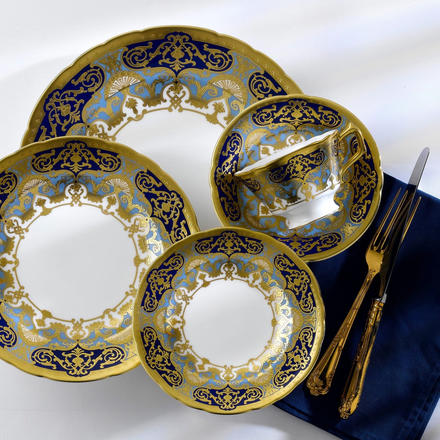 Royal Crown Derby Heritage Cobalt and Dark Blue Covered Vegetable Dish (1700ml) – alternate official product image