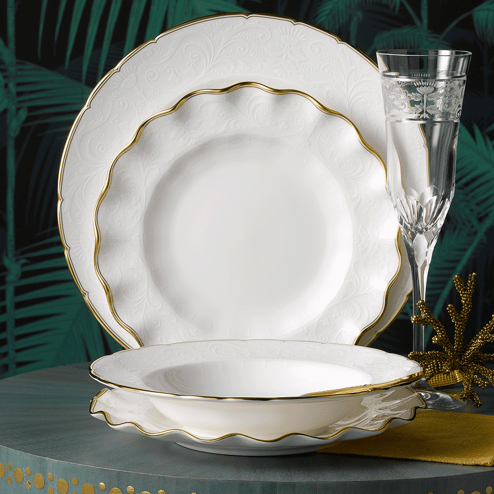 Royal Crown Derby Darley Abbey Pure Gold Fluted Dessert Plate (22cm) – alternate official product image