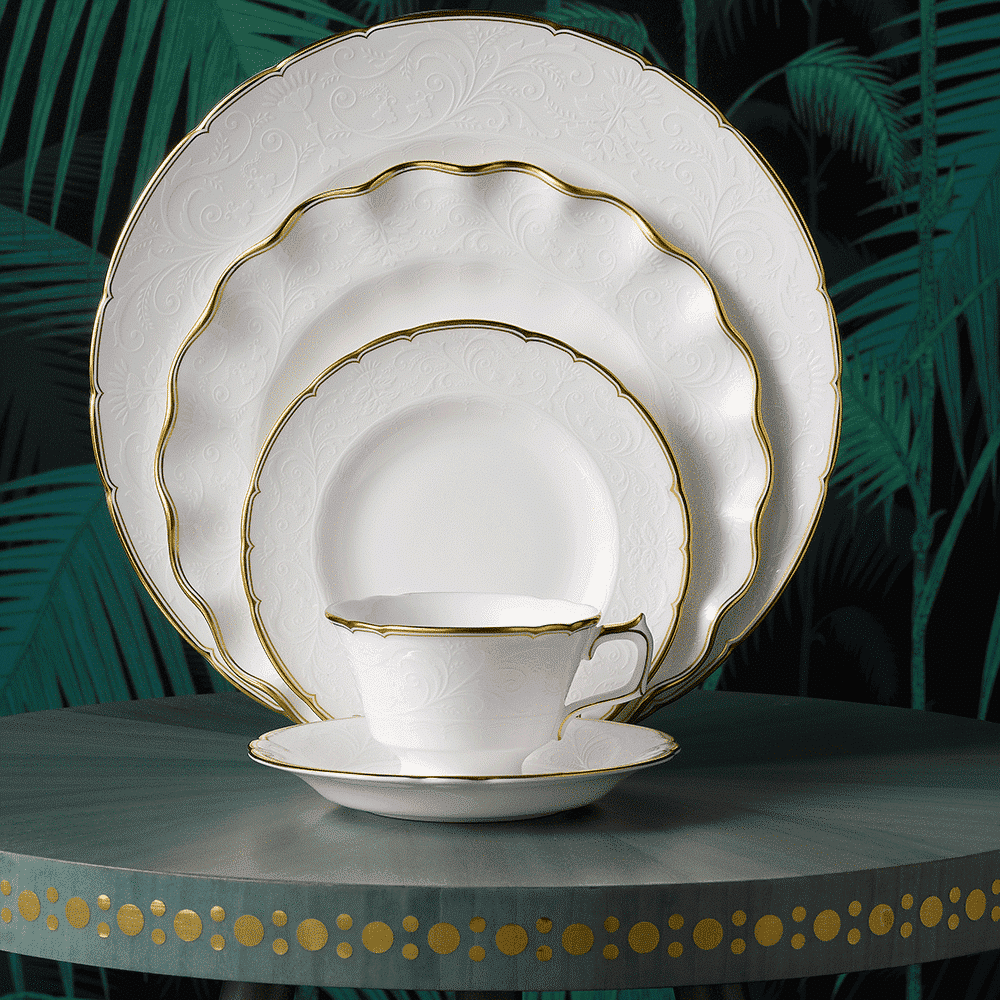 Royal Crown Derby Darley Abbey Pure Gold Salad Plate (21cm) – alternate official product image