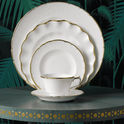 Royal Crown Derby Darley Abbey Pure Gold Salad Plate (21cm) – alternate official product image