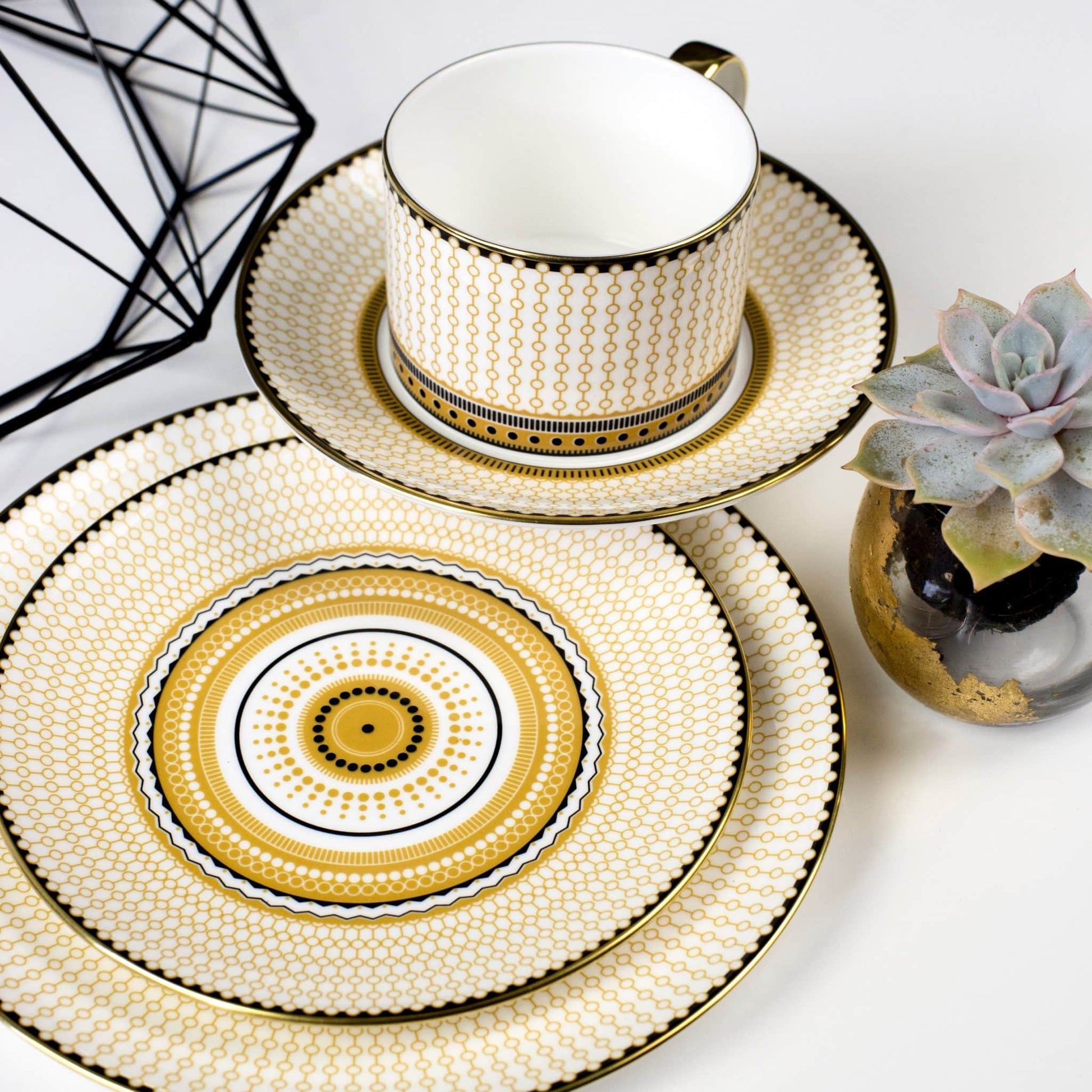 Royal Crown Derby Oscillate Ochre Dinner Plate (27cm) – alternate official product image