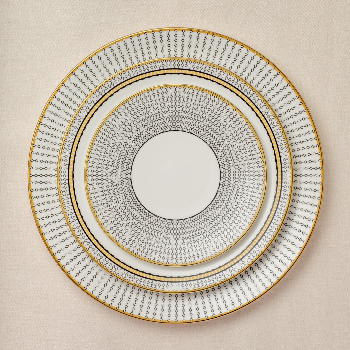 Royal Crown Derby Oscillate Onyx Dinner Plate (27cm) – alternate official product image