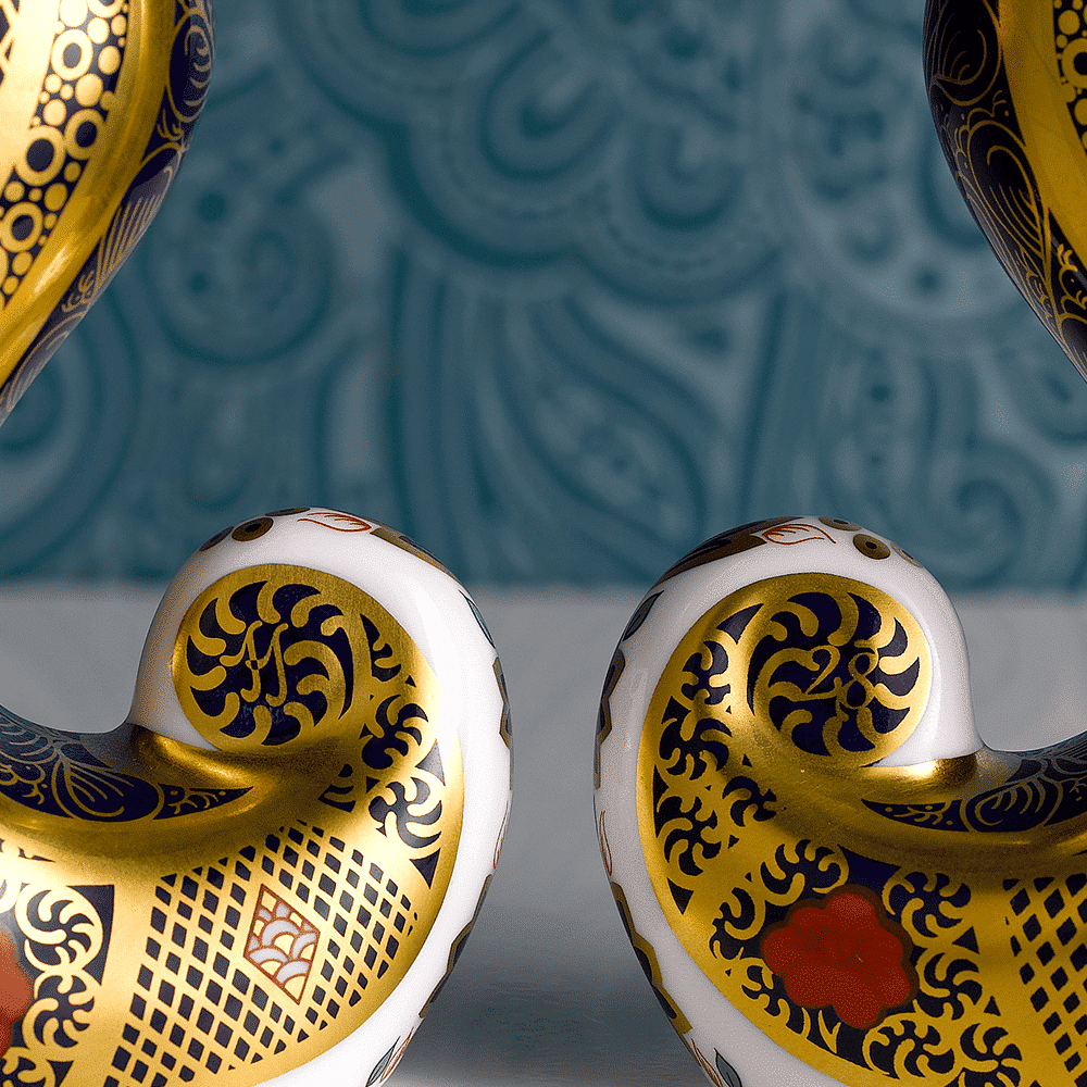 Royal Crown Derby Old Imari Solid Gold Band Seahorse – alternate official product image
