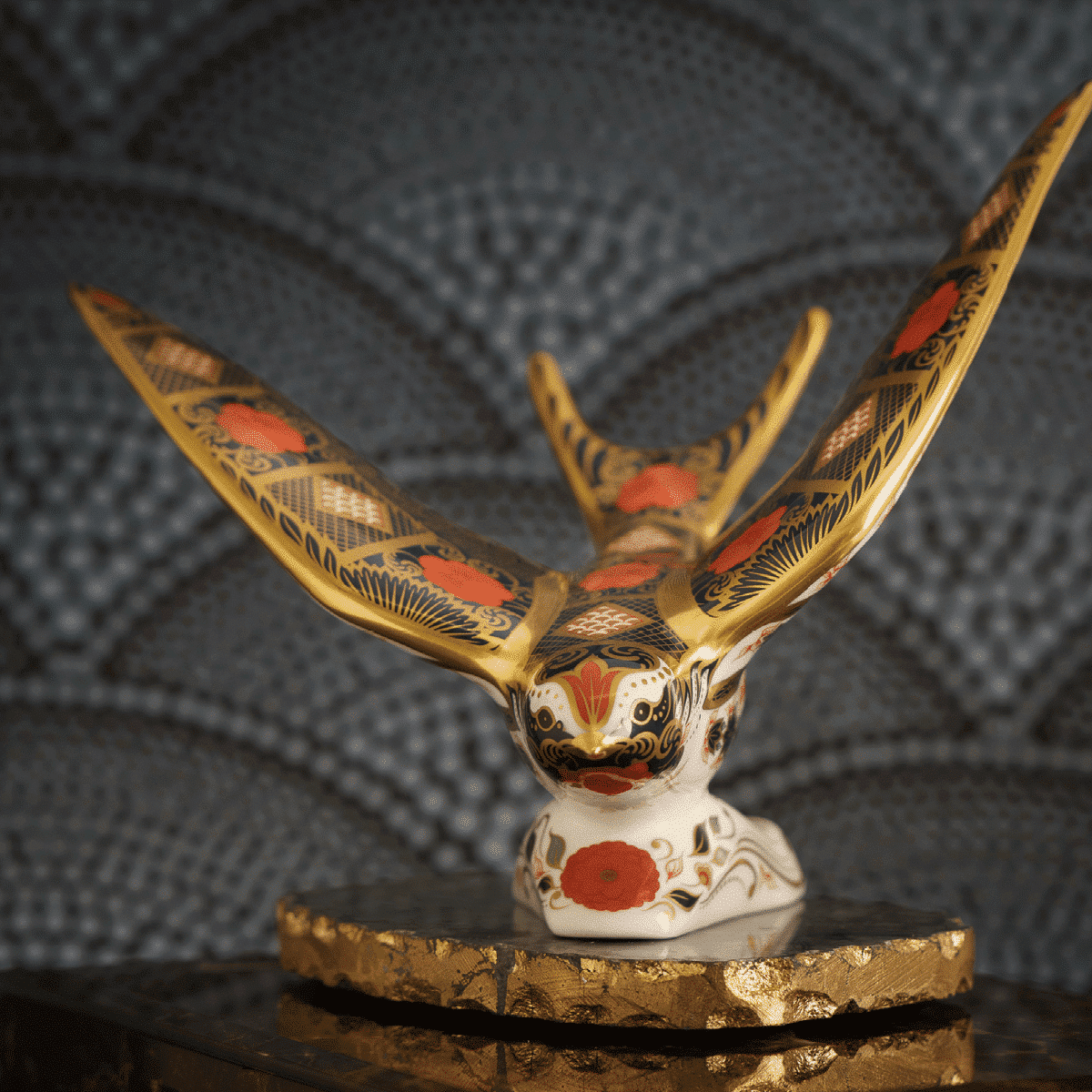 Royal Crown Derby Old Imari Solid Gold Band Swallow – official product image