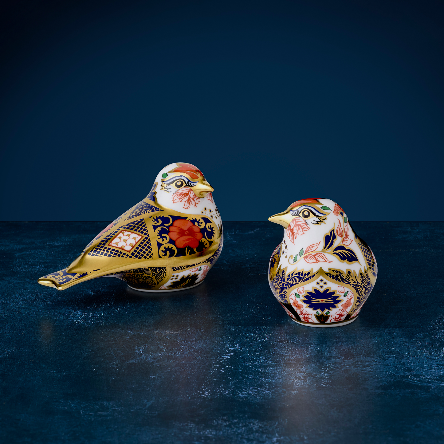 Royal Crown Derby Old Imari Solid Gold Band Goldfinch – official product image