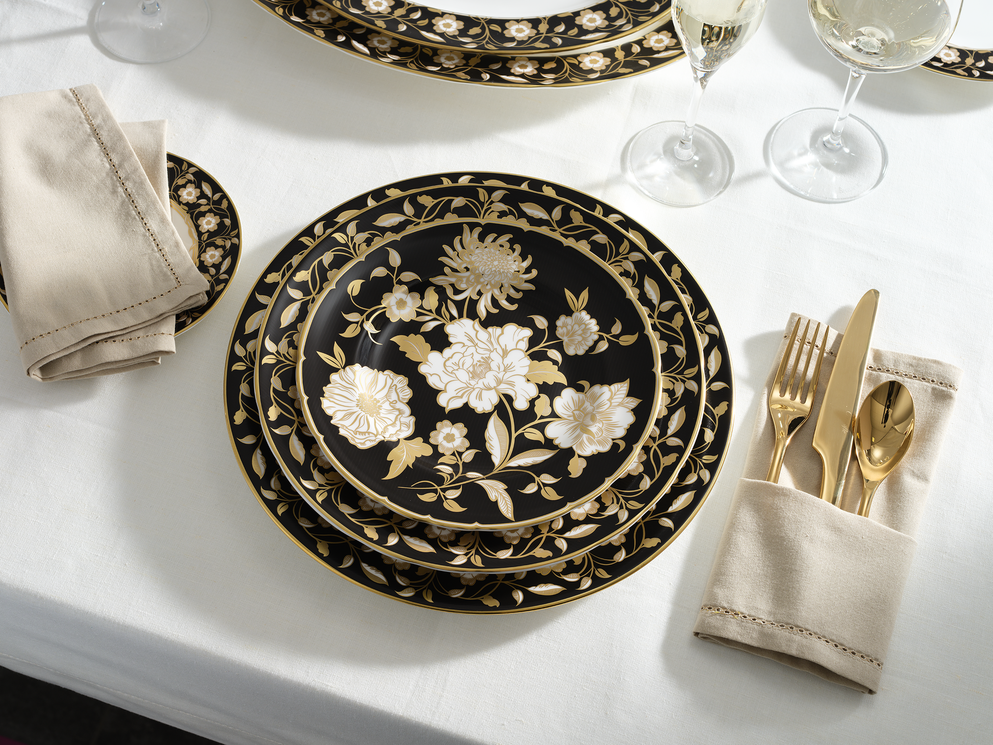 Royal Crown Derby Primrose Oval Dish (32.5cm) – alternate official product image