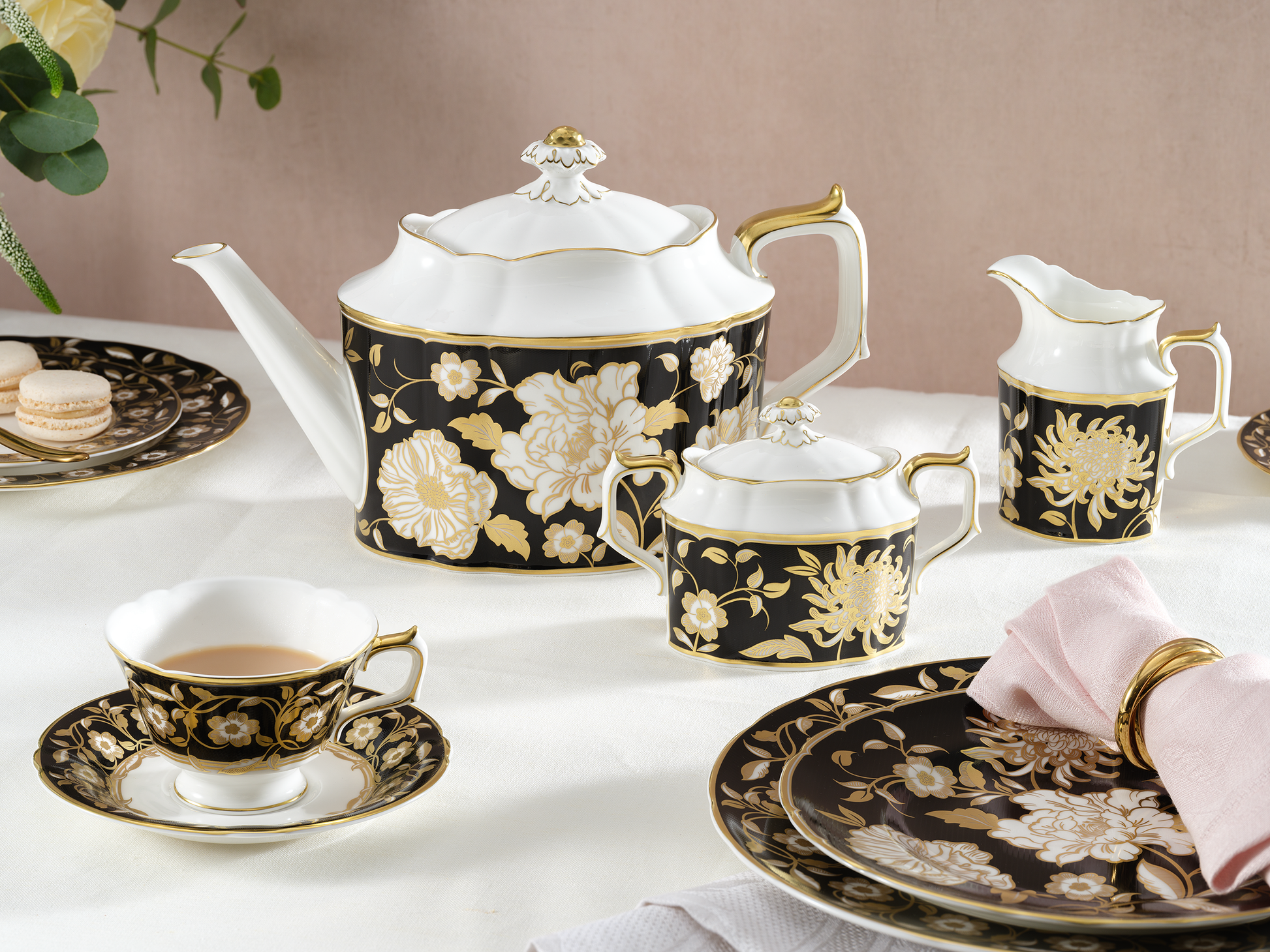 Royal Crown Derby Primrose Salad Plate (21cm) – alternate official product image