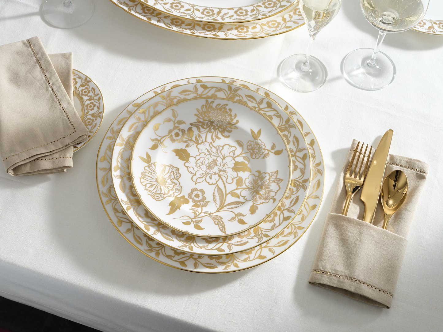 Royal Crown Derby Primrose Dinner Plate (27cm) – alternate official product image