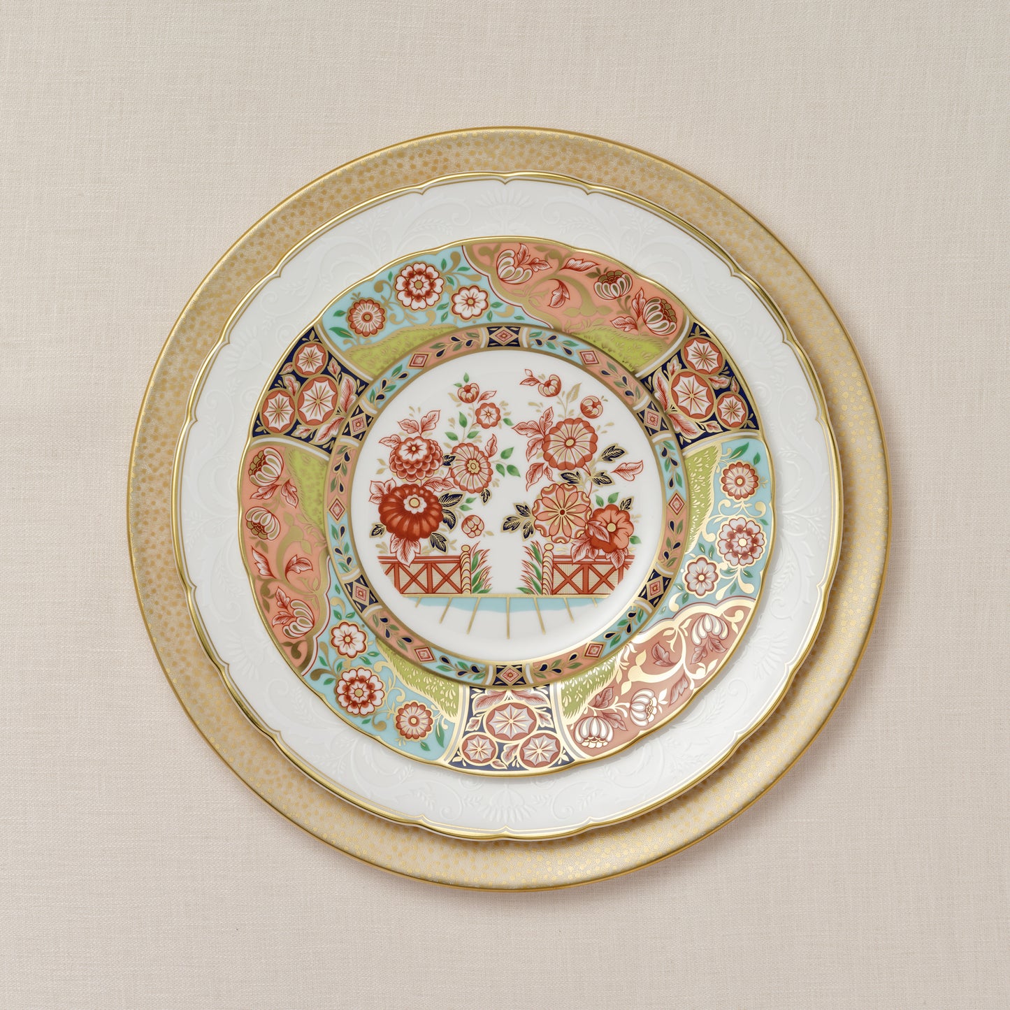 Royal Crown Derby Regency Flowers Accent Plate (21cm) – alternate official product image