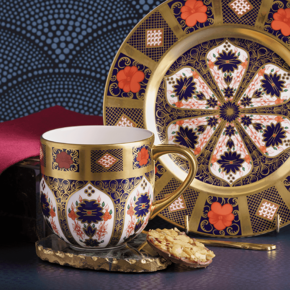 Royal Crown Derby Old Imari Solid Gold Band Dinner Plate (27cm) – alternate official product image