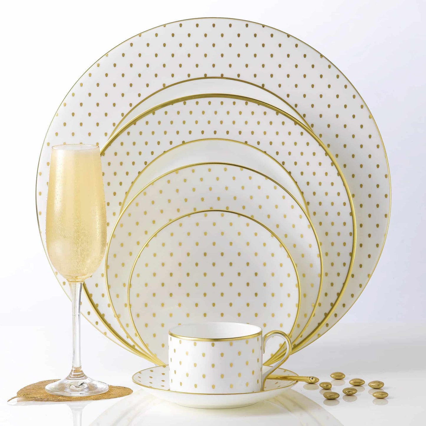 Royal Crown Derby W1 White Dinner Plate (27cm) – alternate official product image