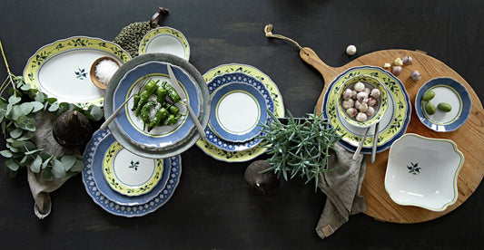 Hutschenreuther Maria Theresia Medley Rim Plate 17 cm – lifestyle view