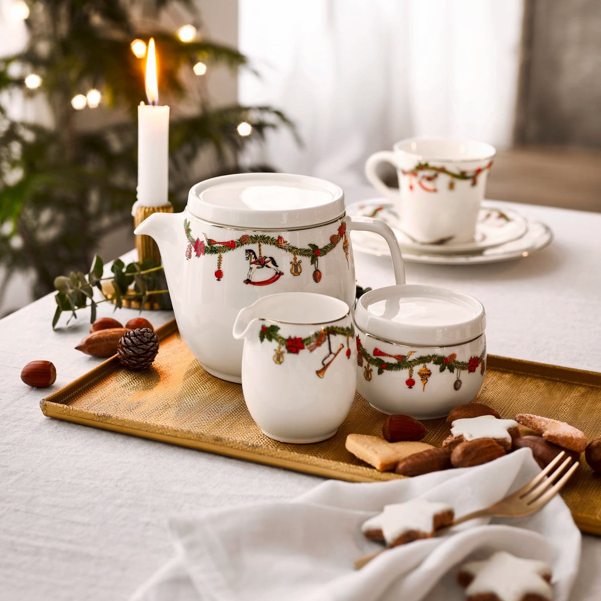 Hutschenreuther Nora Christmas Creamer – alternate official product image