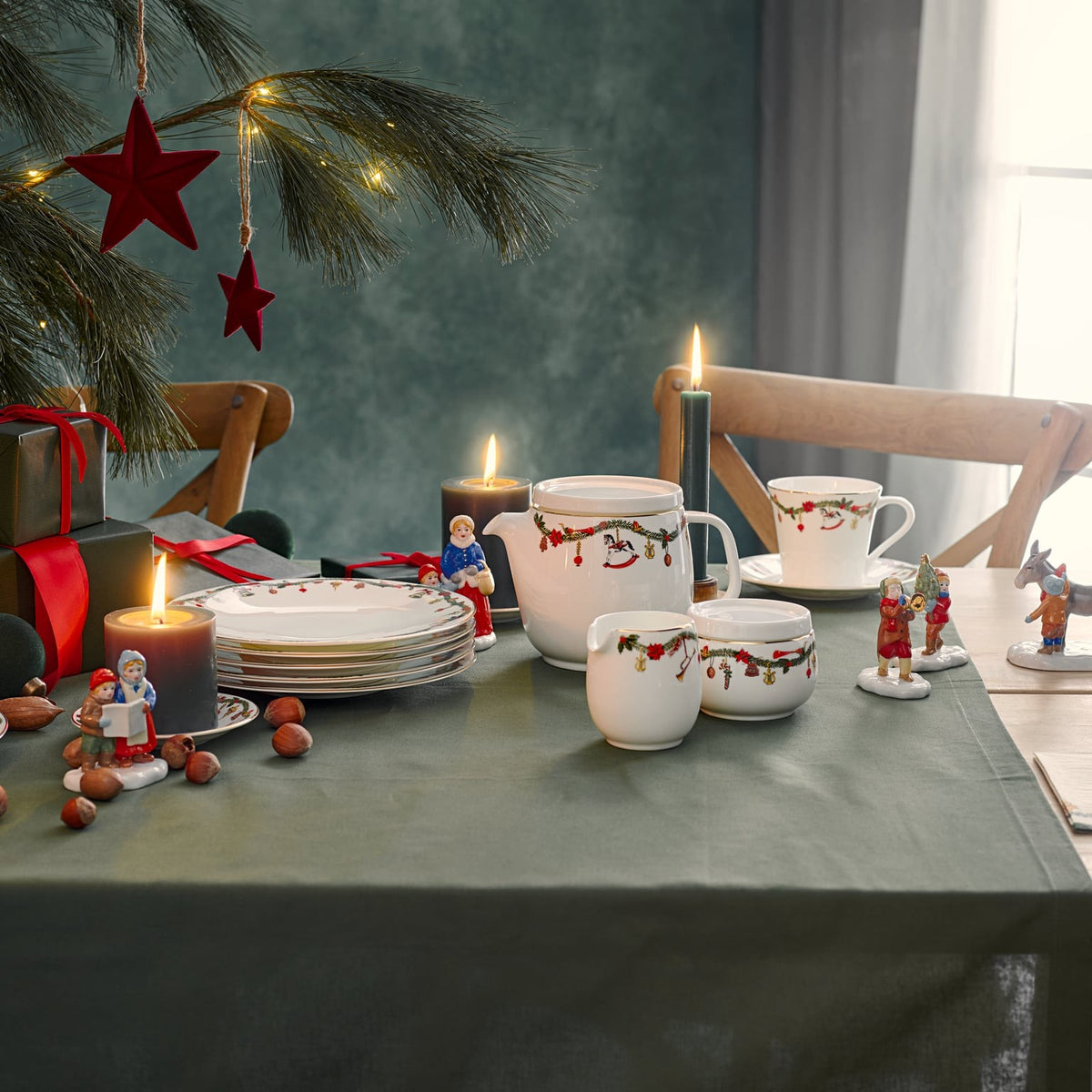Hutschenreuther Nora Christmas Tea pot – alternate official product image
